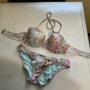 Victoria’s Secret bikini